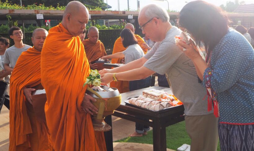 โรงงานหลวงอาหารสำเร็จรูปทั้ง ๓ แห่ง ทำบุญวันครบรอบก่อตั้งบริษัทฯ ๒๖ ปี