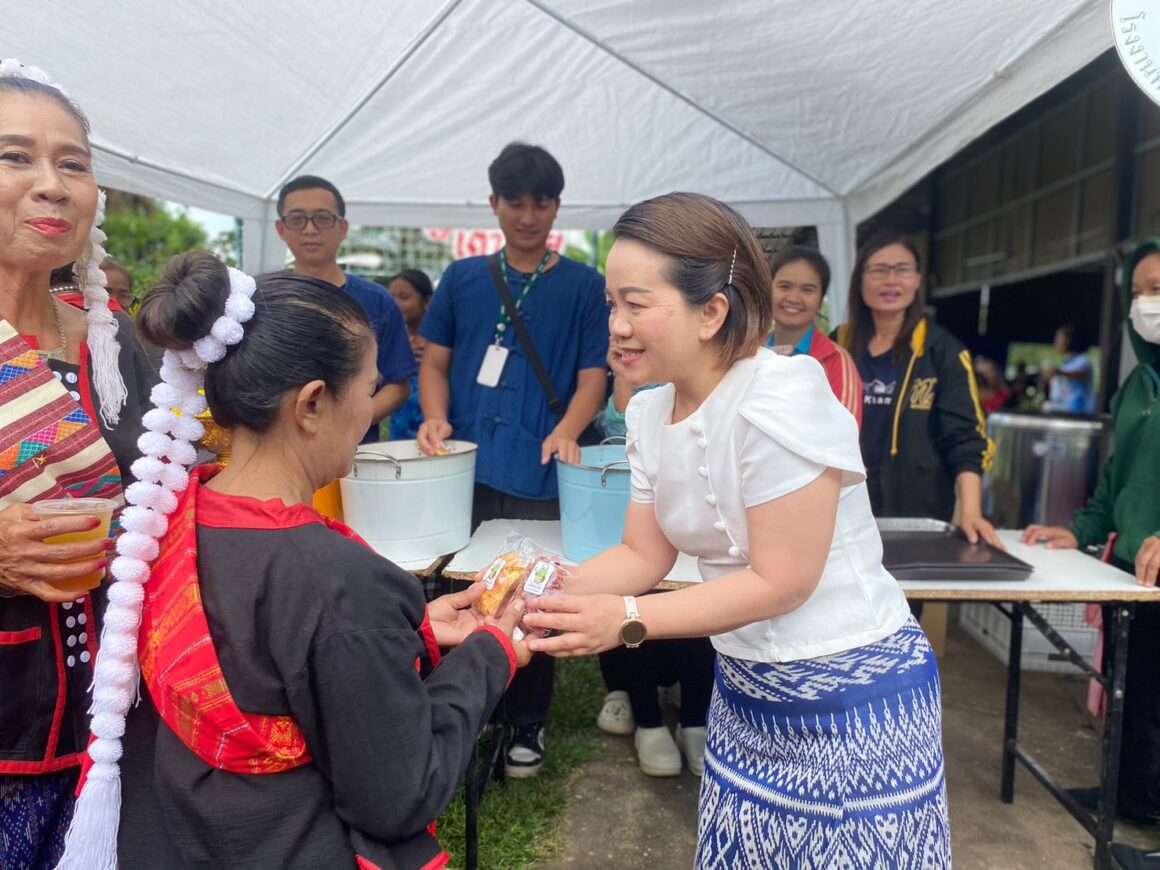 โรงงานหลวงฯ ที่ 3 (เต่างอย) จ.สกลนคร ร่วมพิธีบวงสรวงพญาเต่างอย และสนับสนุน งานประเพณีไหลเรือไฟ ประจำปี 2567